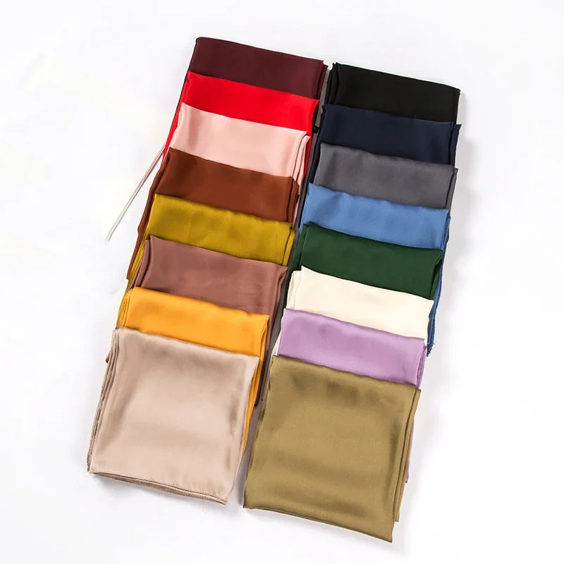 Women Accessories In Wholesale - Satynowy szalik damski 70 cm, jednolity