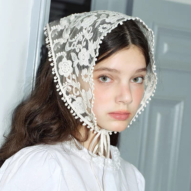 Women Accessories Photos - Biała tkana kwiecista koronka szalik do